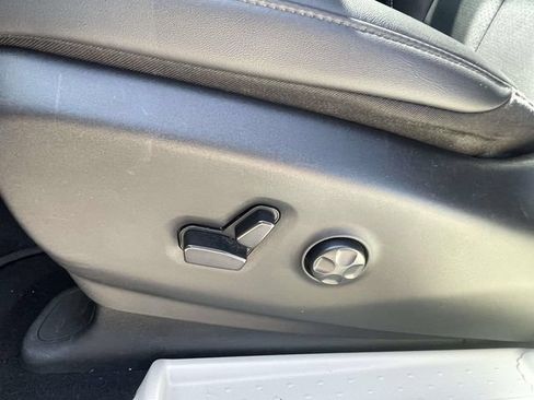 Used 2024 Chrysler Pacifica Touring-L FWD image 13