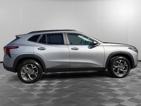 Used 2026 Chevrolet Trax LT w/ LT Convenience Package FWD image 8