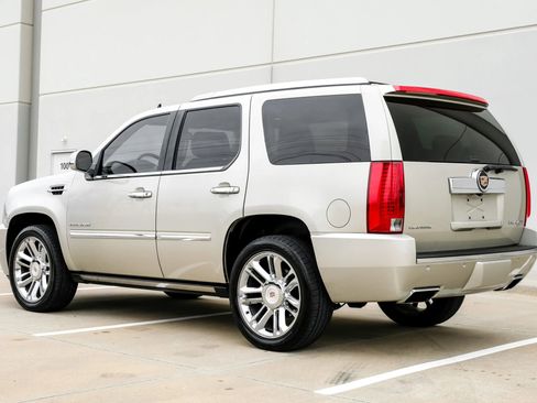 Used 2013 Cadillac Escalade Platinum image 6