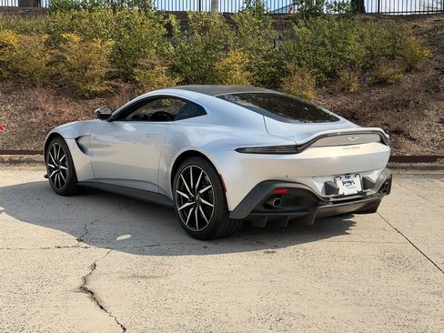 Used 2020 Aston Martin V8 Vantage Coupe image 2