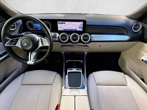 Used 2025 Mercedes-Benz GLB 250 GLB 250 image 16