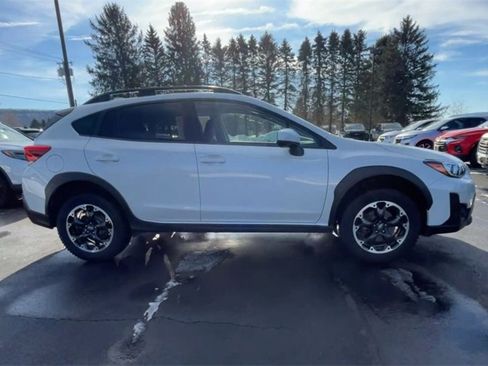 Used 2023 Subaru Crosstrek 2.0i Premium image 9