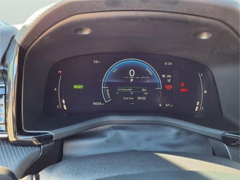 Used 2025 Toyota Camry SE image 25