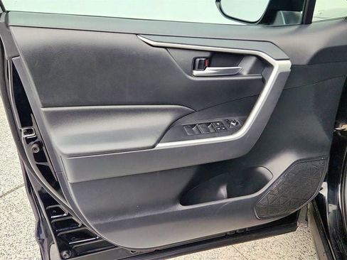 Used 2019 Toyota RAV4 XLE image 11