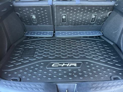 Used 2021 Toyota C-HR XLE FWD image 16