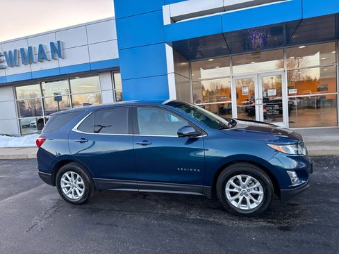 Used 2020 Chevrolet Equinox LT w/ Driver Convenience Package image 2