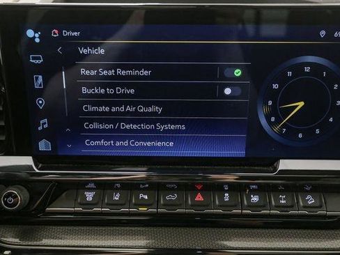 Used 2024 Chevrolet Silverado 2500 ZR2 w/ Technology Package image 32