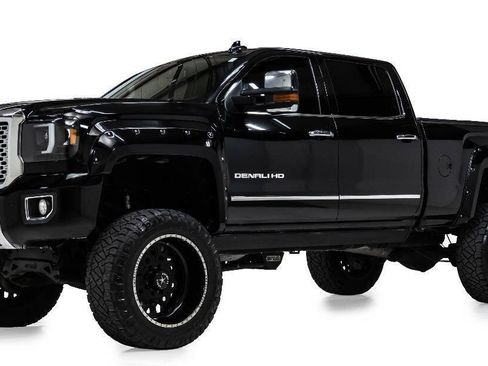 Used 2016 GMC Sierra 2500 Denali w/ Duramax Plus Package AWD/4WD image 2