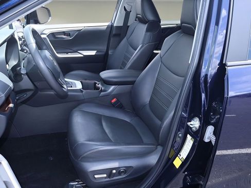 Certified 2022 Toyota RAV4 Limited FWD image 11