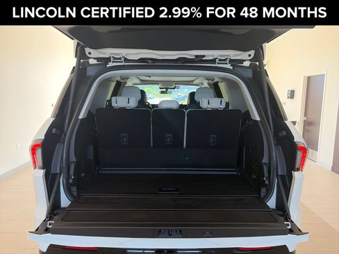 Certified 2026 Lincoln Navigator Reserve AWD/4WD image 9