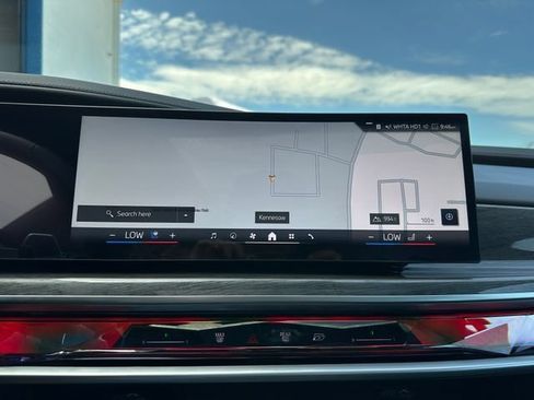 Used 2023 BMW 740i w/ Parking Assistance Package RWD image 31