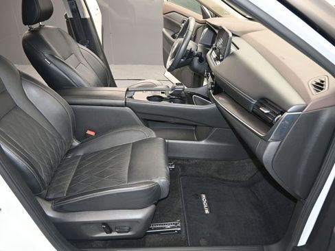 Used 2022 Nissan Rogue Platinum w/ Head-Up Display Package image 25