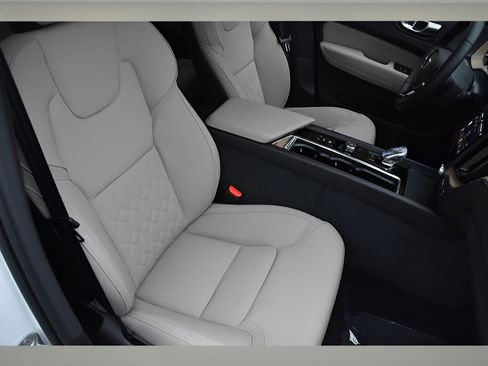 Certified 2026 Volvo XC60 B5 Plus w/ Protection Package Premier AWD/4WD image 31