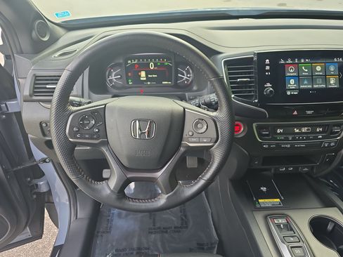 Used 2024 Honda Passport TrailSport image 15