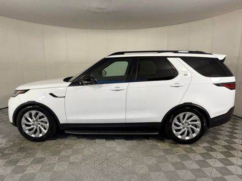 Certified 2025 Land Rover Discovery S AWD/4WD image 3