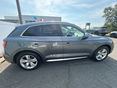 Used 2019 Audi Q5 2.0T Premium Plus w/ Premium Plus Package AWD/4WD image 2