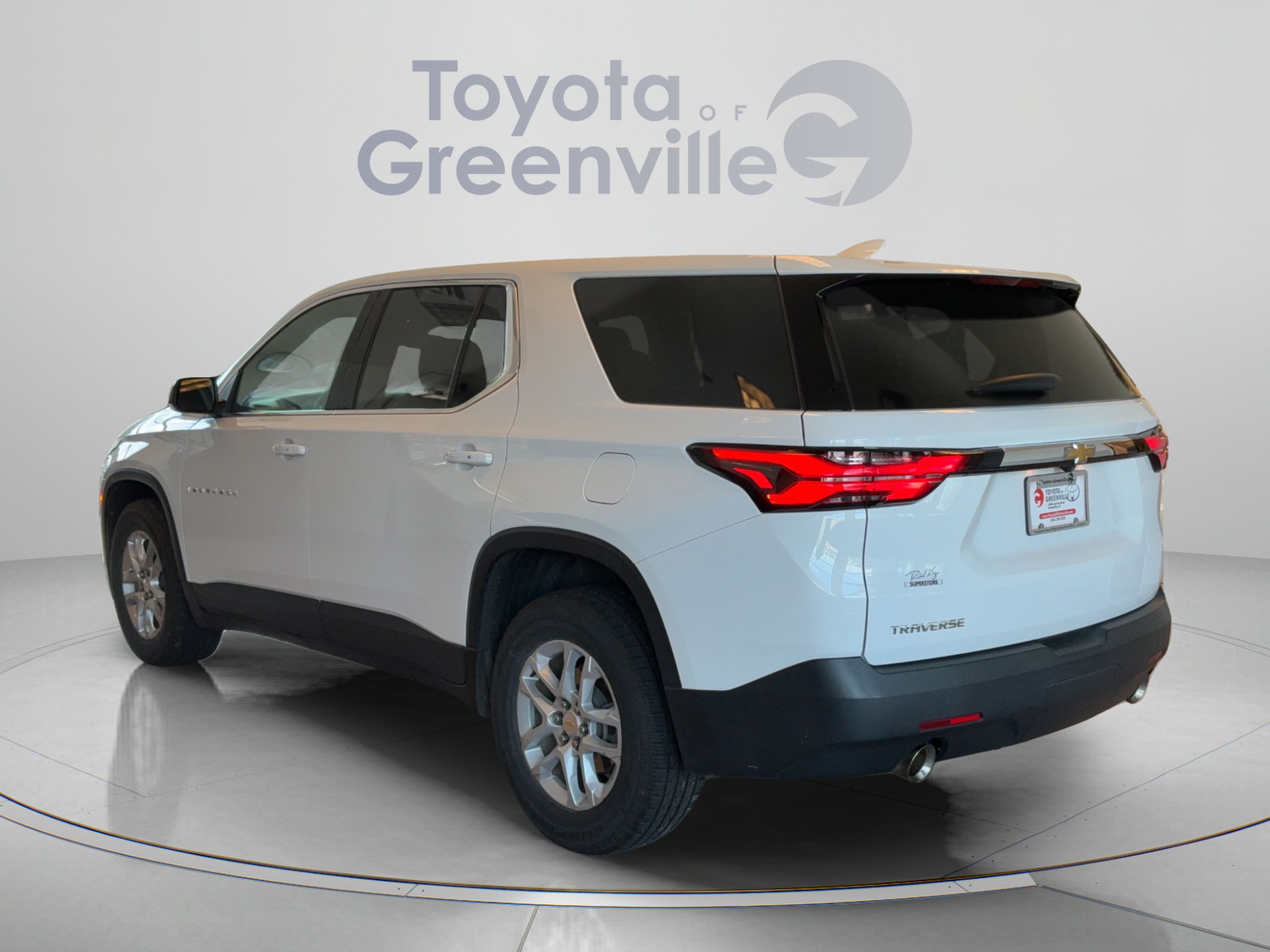 Used 2022 Chevrolet Traverse LS FWD image 4