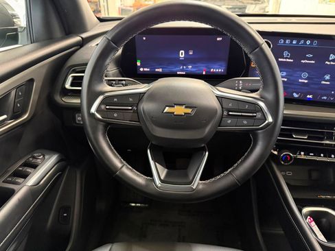 Used 2026 Chevrolet Traverse LT AWD/4WD image 32