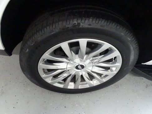 Certified 2022 Cadillac Escalade Premium Luxury AWD/4WD image 30