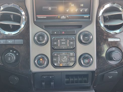 Used 2014 Ford F250 Platinum w/ FX4 Off-Road Package image 19