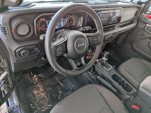 Used 2025 Jeep Wrangler Unlimited Rubicon w/ Convenience Group image 10