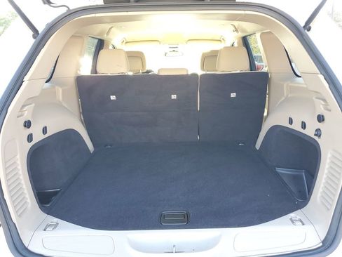 Used 2019 Jeep Grand Cherokee Laredo image 8