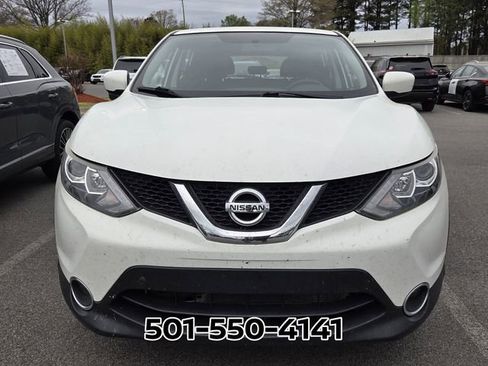 Used 2018 Nissan Rogue Sport S image 2