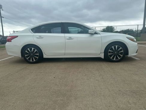 Used 2016 Nissan Altima 2.5 SL w/ 2.5 Technology w/LED Package FWD image 8