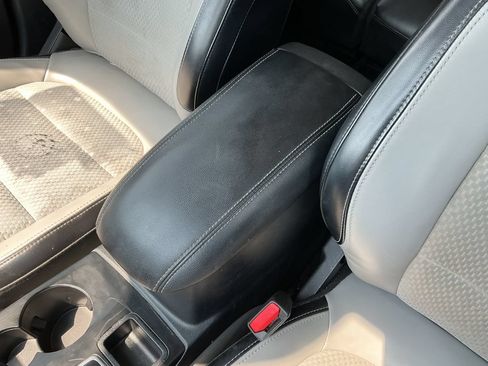 Used 2023 Ford Escape SE FWD image 29