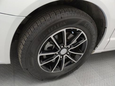 Used 2018 Dodge Grand Caravan GT FWD image 31