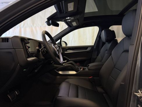 New 2026 Porsche Cayenne S image 5