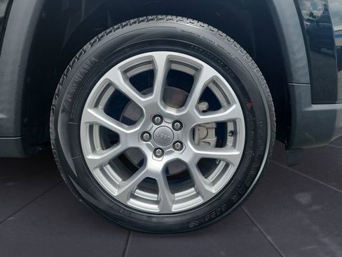 Used 2022 Jeep Compass Latitude AWD/4WD image 9