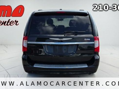 Used 2014 Chrysler Town & Country Touring FWD image 4