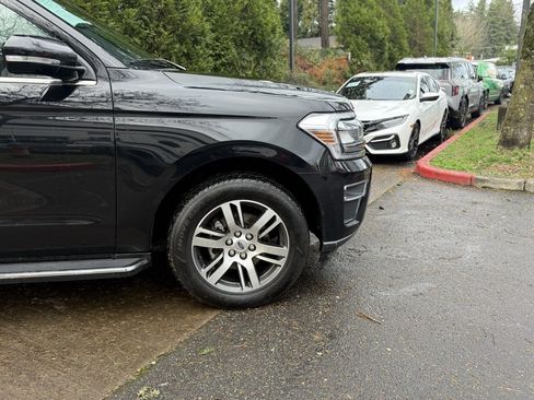 Used 2023 Ford Expedition Limited image 13