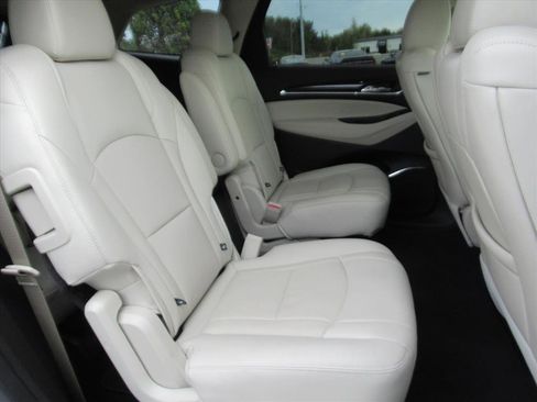 Used 2023 Buick Enclave Essence image 29
