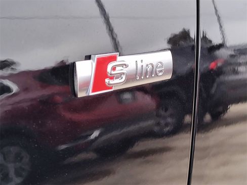 Certified 2025 Audi Q3 2.0T Premium w/ Convenience Package image 21