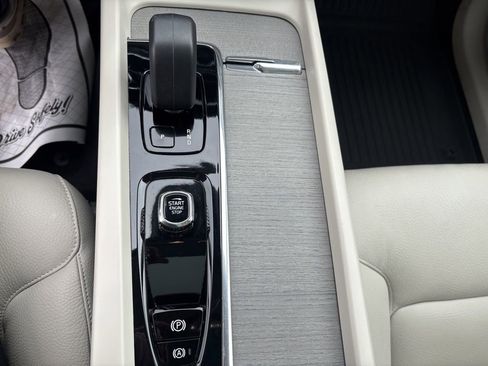 Certified 2023 Volvo XC60 B5 Plus AWD/4WD image 23