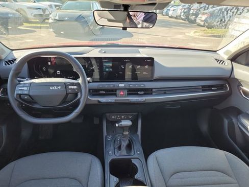 Used 2025 Kia K4 EX image 24
