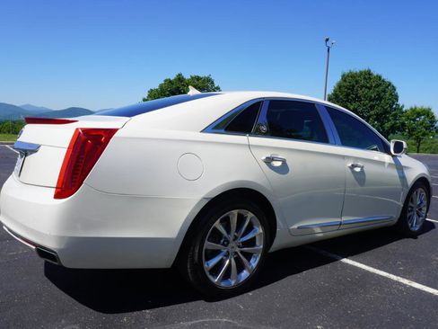 Used 2013 Cadillac XTS Luxury w/ Driver Awareness Package FWD image 9