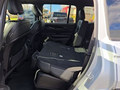 Certified 2024 Jeep Grand Cherokee Altitude image 24