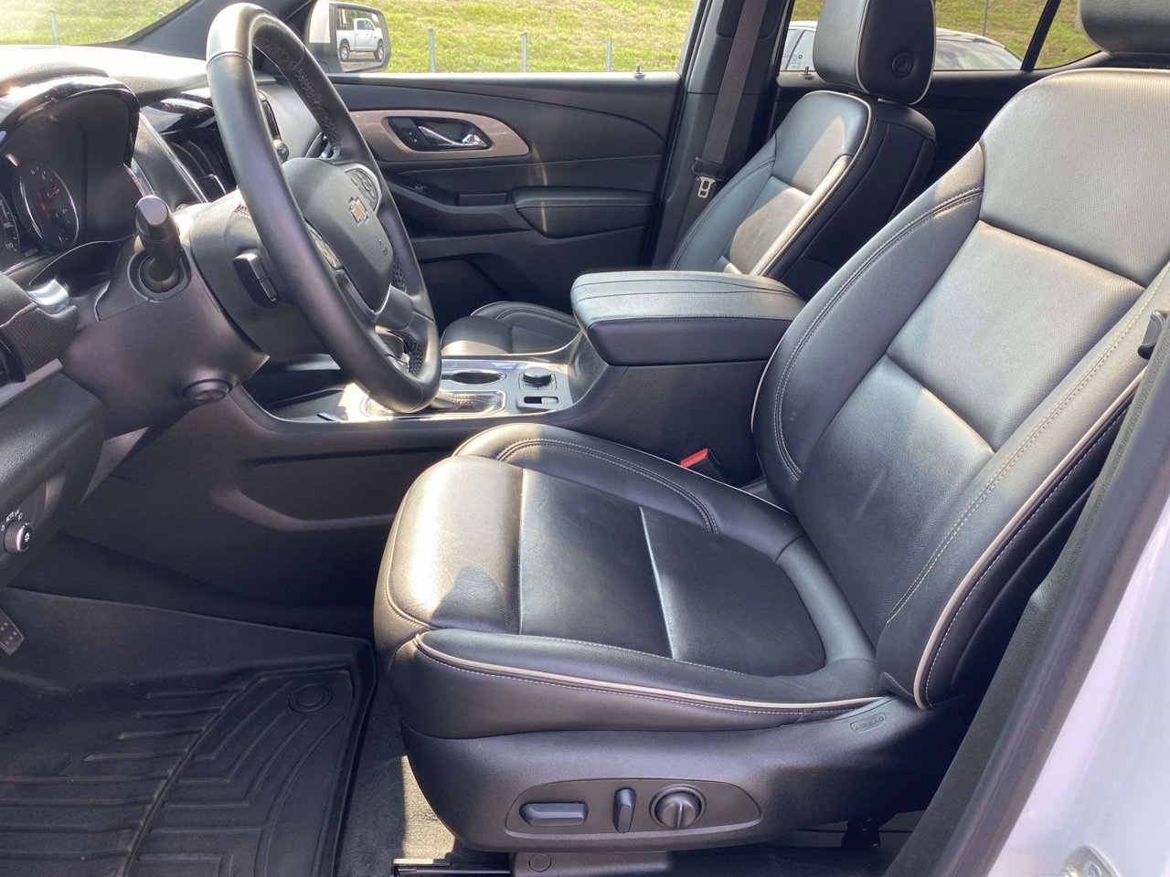Used 2023 Chevrolet Traverse Premier AWD/4WD image 15