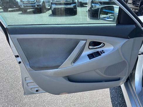 Used 2011 Toyota Camry SE image 10