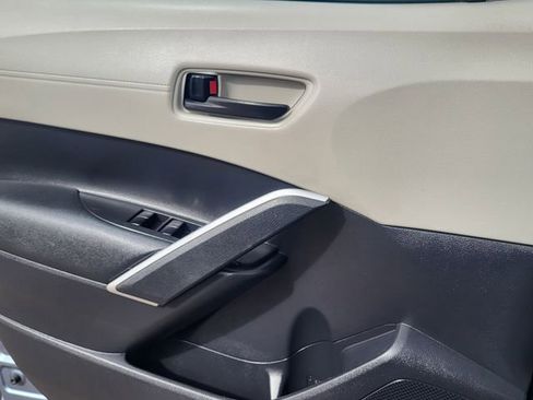 Used 2023 Toyota Corolla Cross L image 13