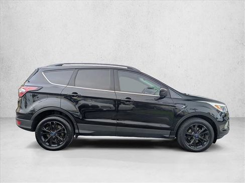 Used 2018 Ford Escape SE image 4