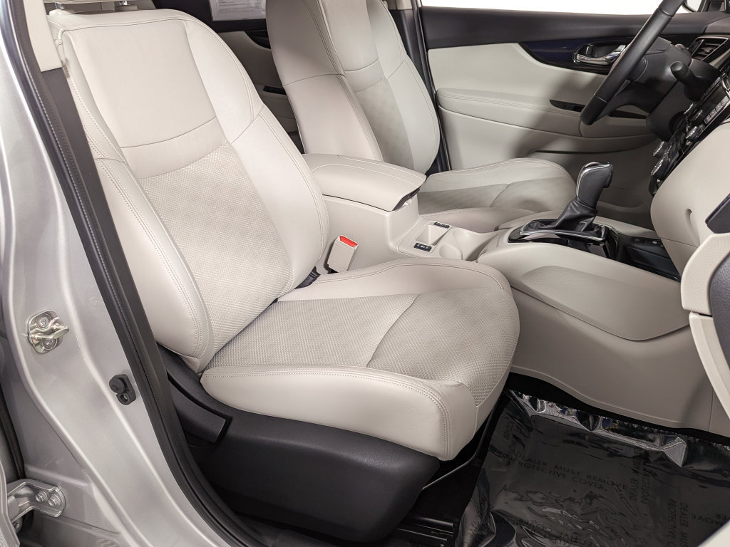Used 2022 Nissan Rogue Sport SV w/ Technology Package FWD image 22