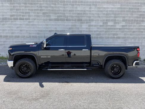 Used 2025 Chevrolet Silverado 3500 LTZ w/ LTZ Plus Package AWD/4WD image 17