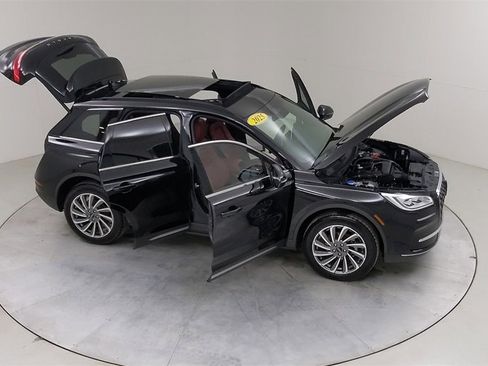 Used 2025 Lincoln Corsair Reserve image 47