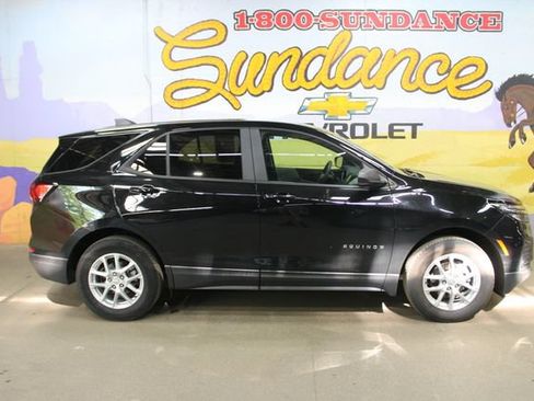Used 2024 Chevrolet Equinox LS w/ LS Convenience Package AWD/4WD image 1