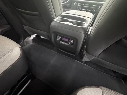 Used 2025 Chevrolet Traverse LT image 12