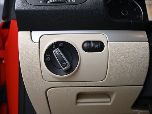 Used 2015 Volkswagen Eos Komfort FWD image 16